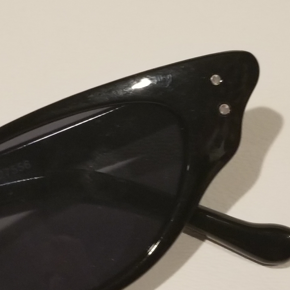 BNWT thin cat eye sunglasses - Picture 2 of 4